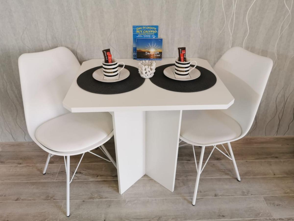 מאקרסקה Apartments Deak מראה חיצוני תמונה