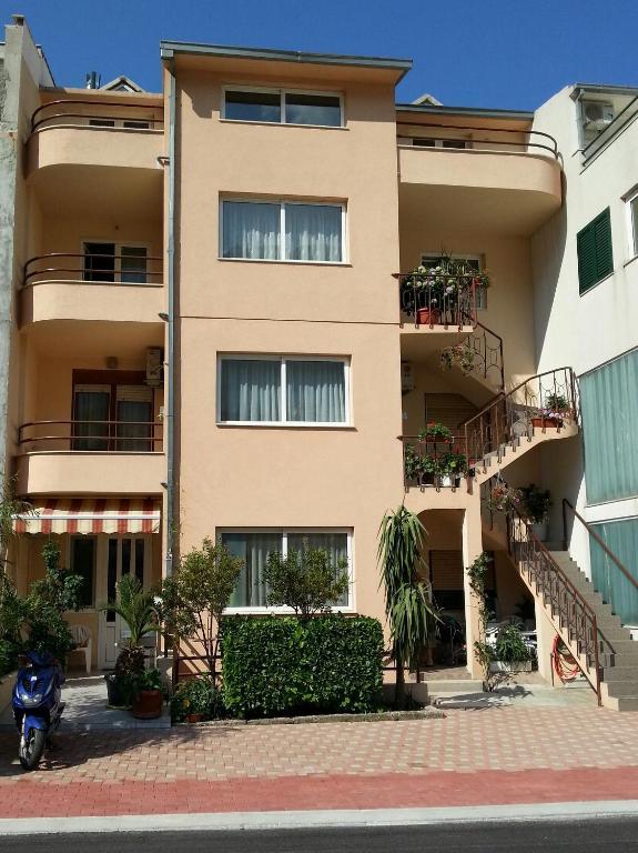 מאקרסקה Apartments Deak מראה חיצוני תמונה